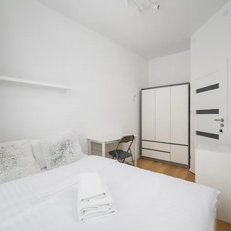Aleja Krakowska Harmony By Bookinghost Apartment